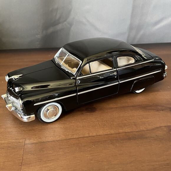 Motormax 1949 Mercury Diecast Model Car Black 1:24 Scale - Picture 1 of 10